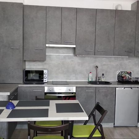 Fly Up Home Apartment Boryspilʼ Esterno foto