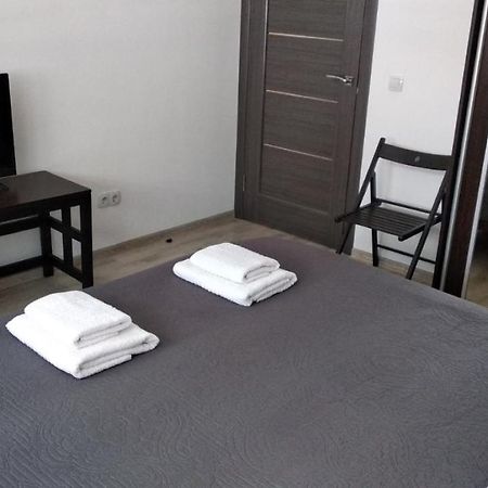 Fly Up Home Apartment Boryspilʼ Esterno foto