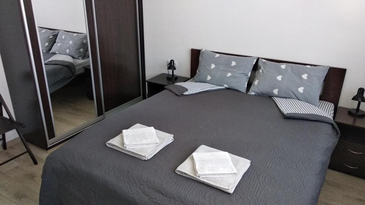 Fly Up Home Apartment Boryspilʼ Esterno foto