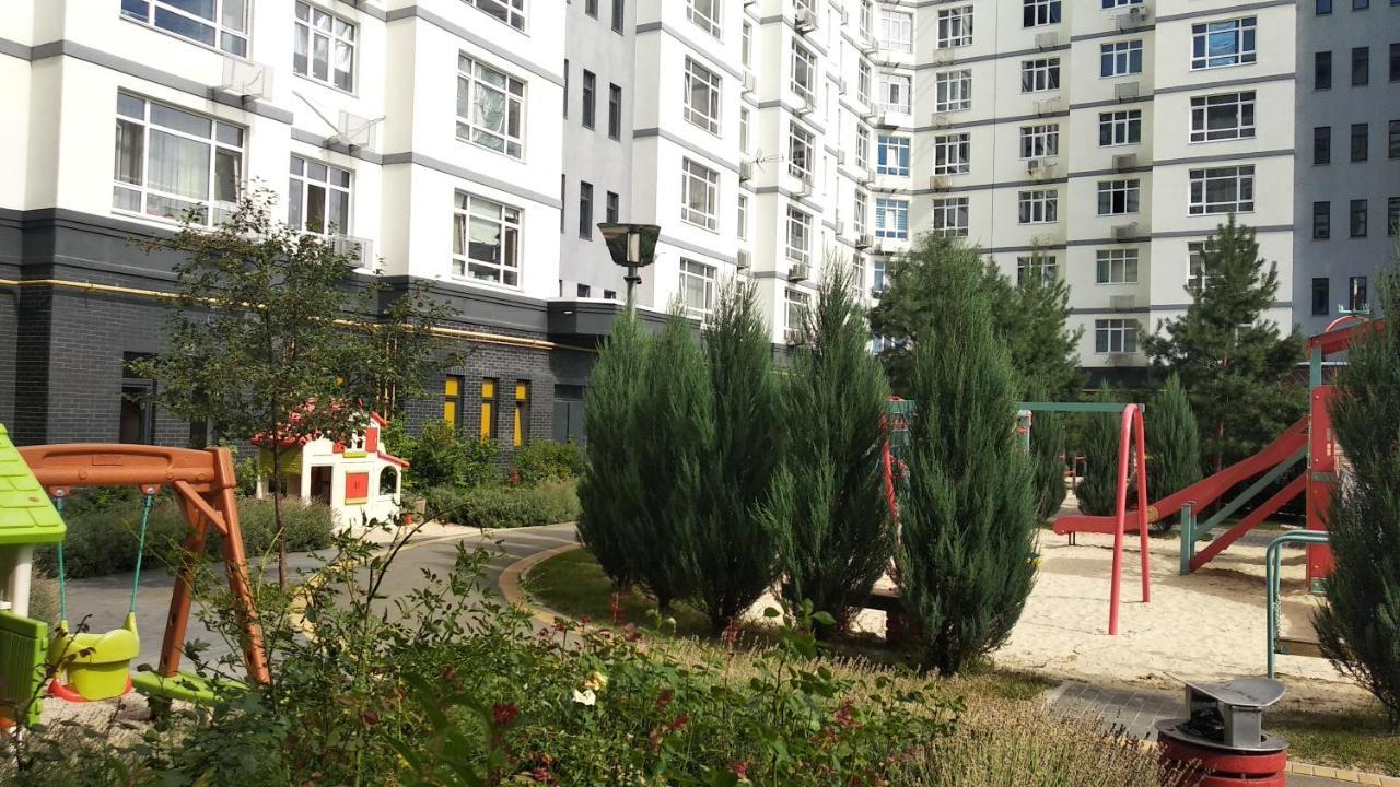Fly Up Home Apartment Boryspilʼ Esterno foto