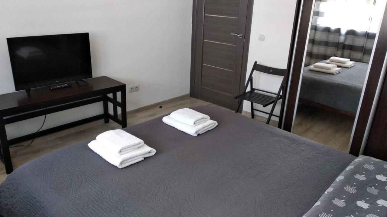 Fly Up Home Apartment Boryspilʼ Esterno foto