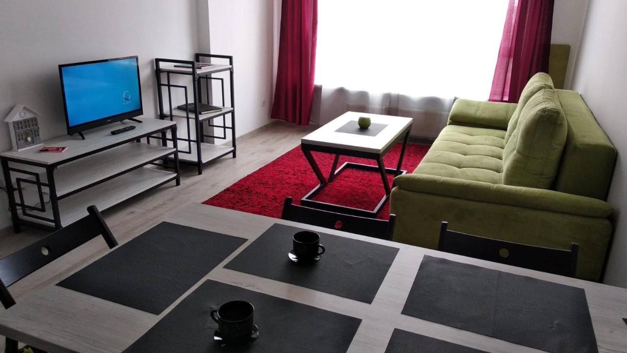 Fly Up Home Apartment Boryspilʼ Esterno foto