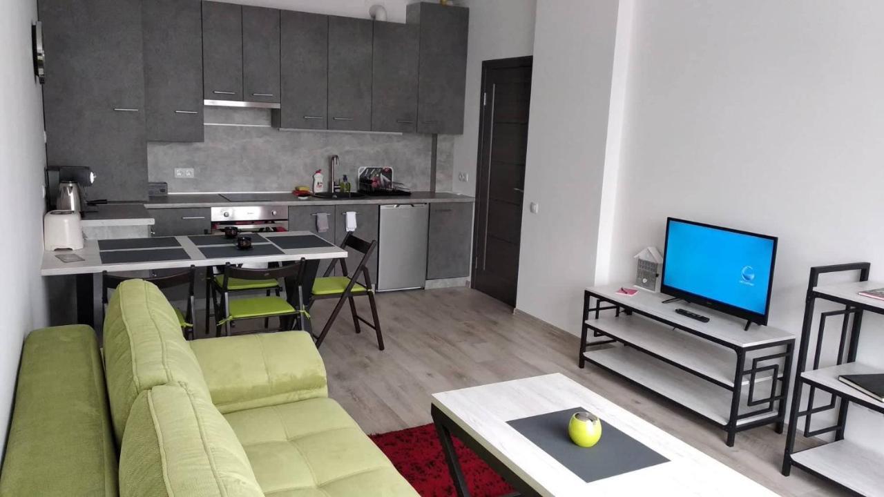 Fly Up Home Apartment Boryspilʼ Esterno foto