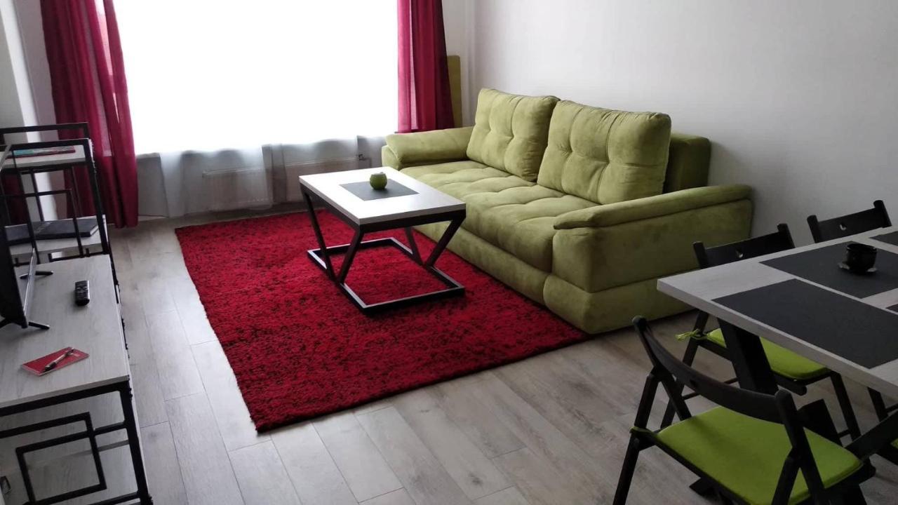 Fly Up Home Apartment Boryspilʼ Esterno foto