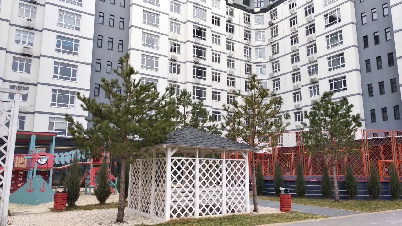 Fly Up Home Apartment Boryspilʼ Esterno foto