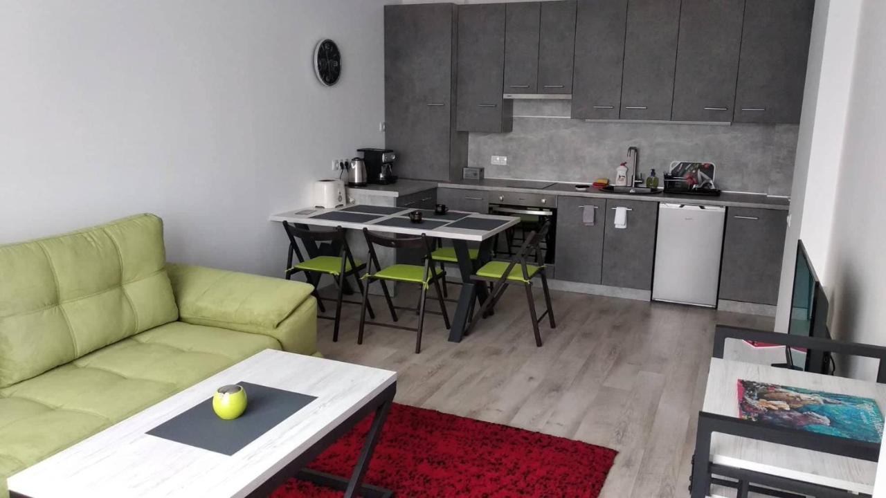 Fly Up Home Apartment Boryspilʼ Esterno foto